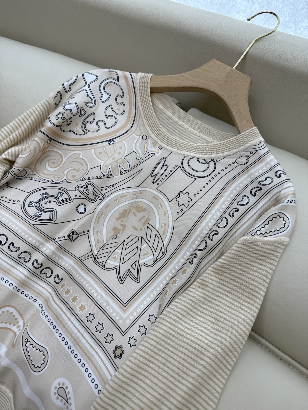 H32583#新款羊毛针织💕H家爱马仕 真丝印花拼接 羊毛针织衫 藏青色 杏色 S-X XL