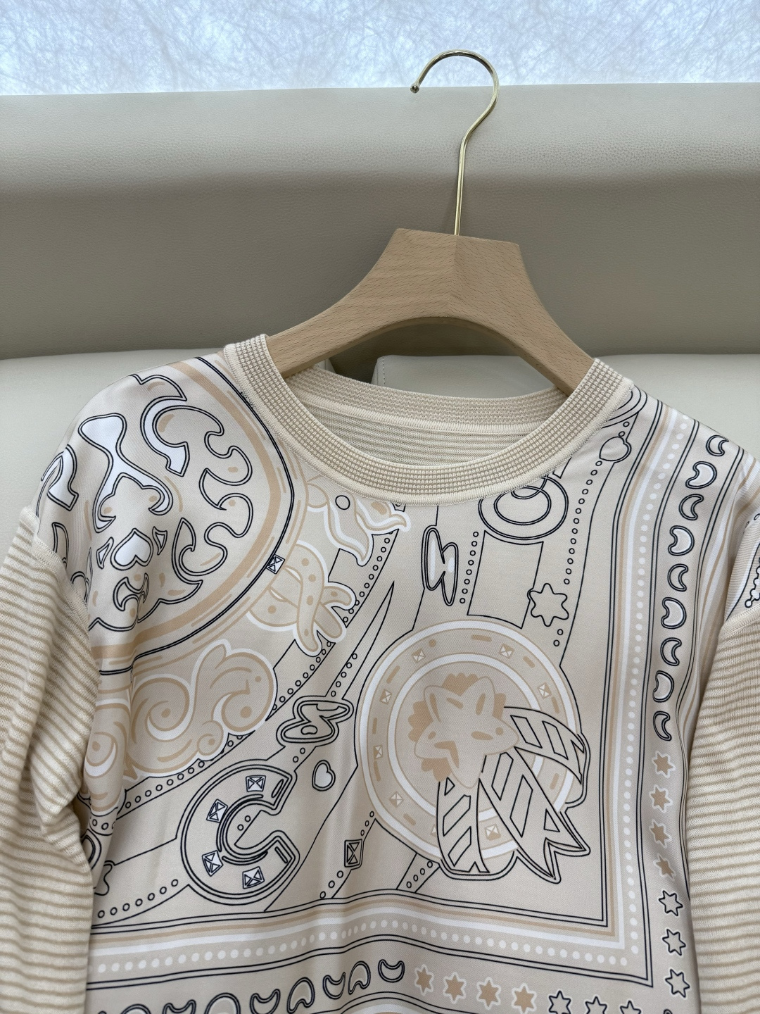 H32583#新款羊毛针织💕H家爱马仕 真丝印花拼接 羊毛针织衫 藏青色 杏色 S-X XL