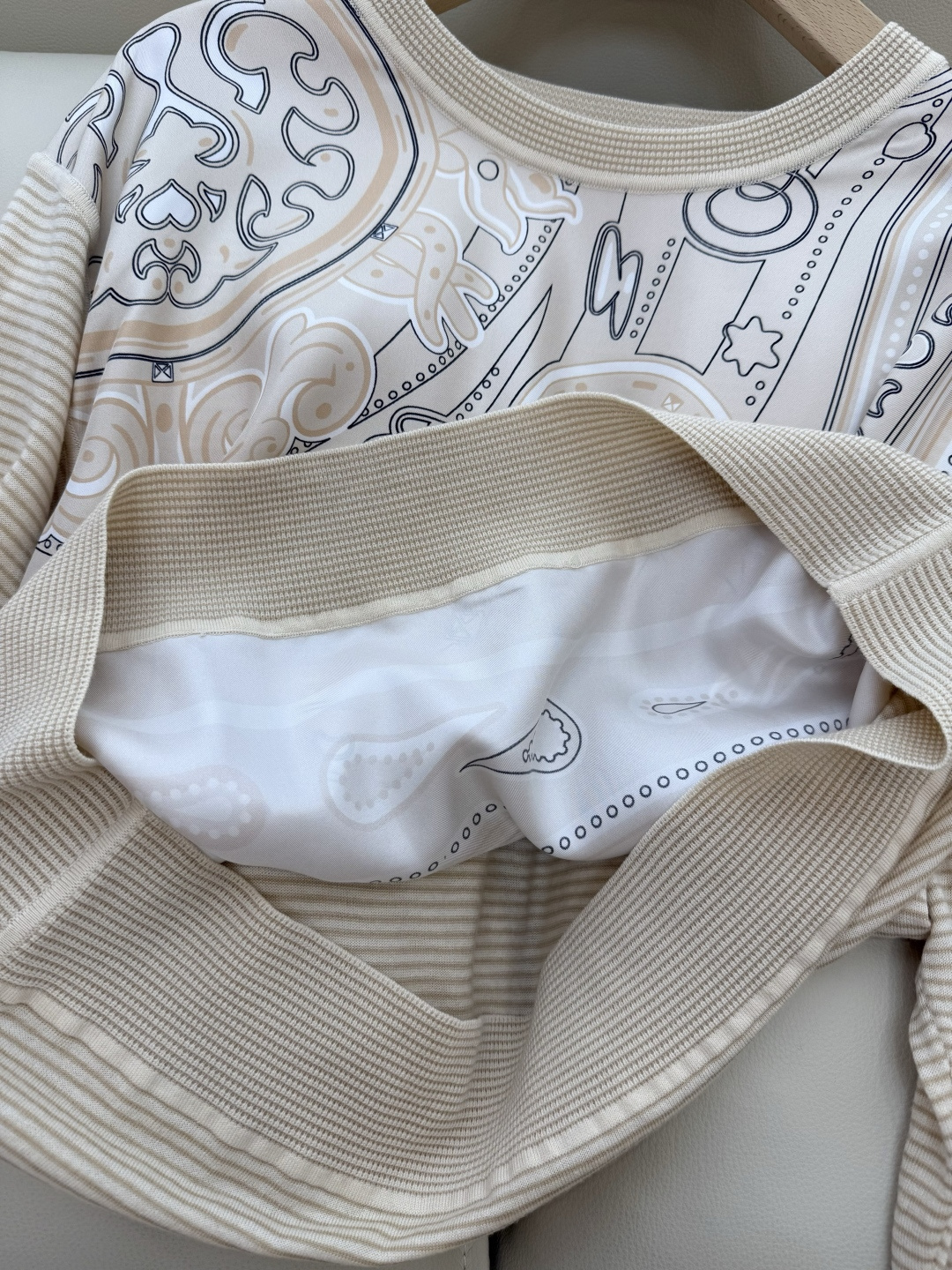 H32583#新款羊毛针织💕H家爱马仕 真丝印花拼接 羊毛针织衫 藏青色 杏色 S-X XL