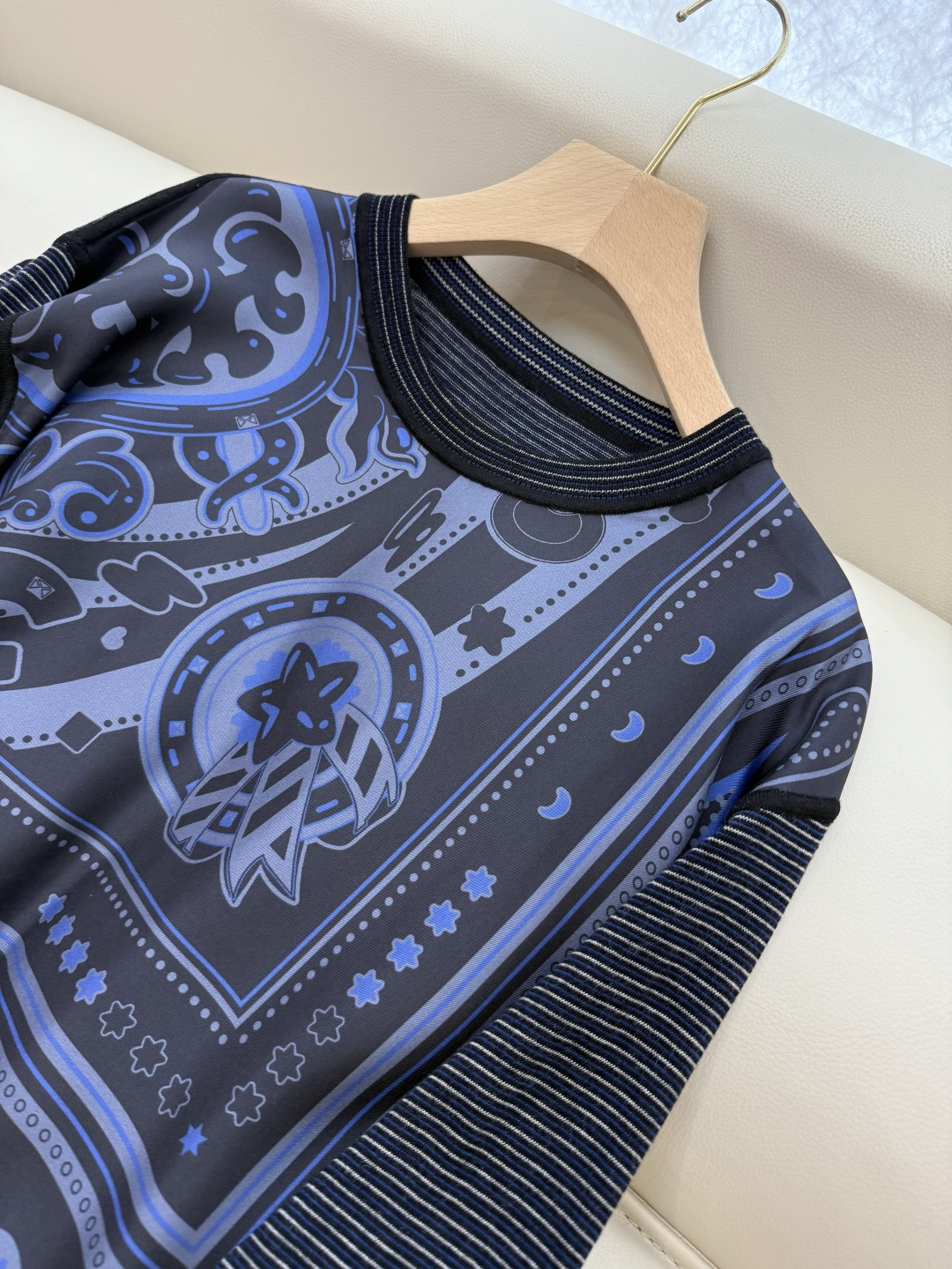 H32583#新款羊毛针织💕H家爱马仕 真丝印花拼接 羊毛针织衫 藏青色 杏色 S-X XL