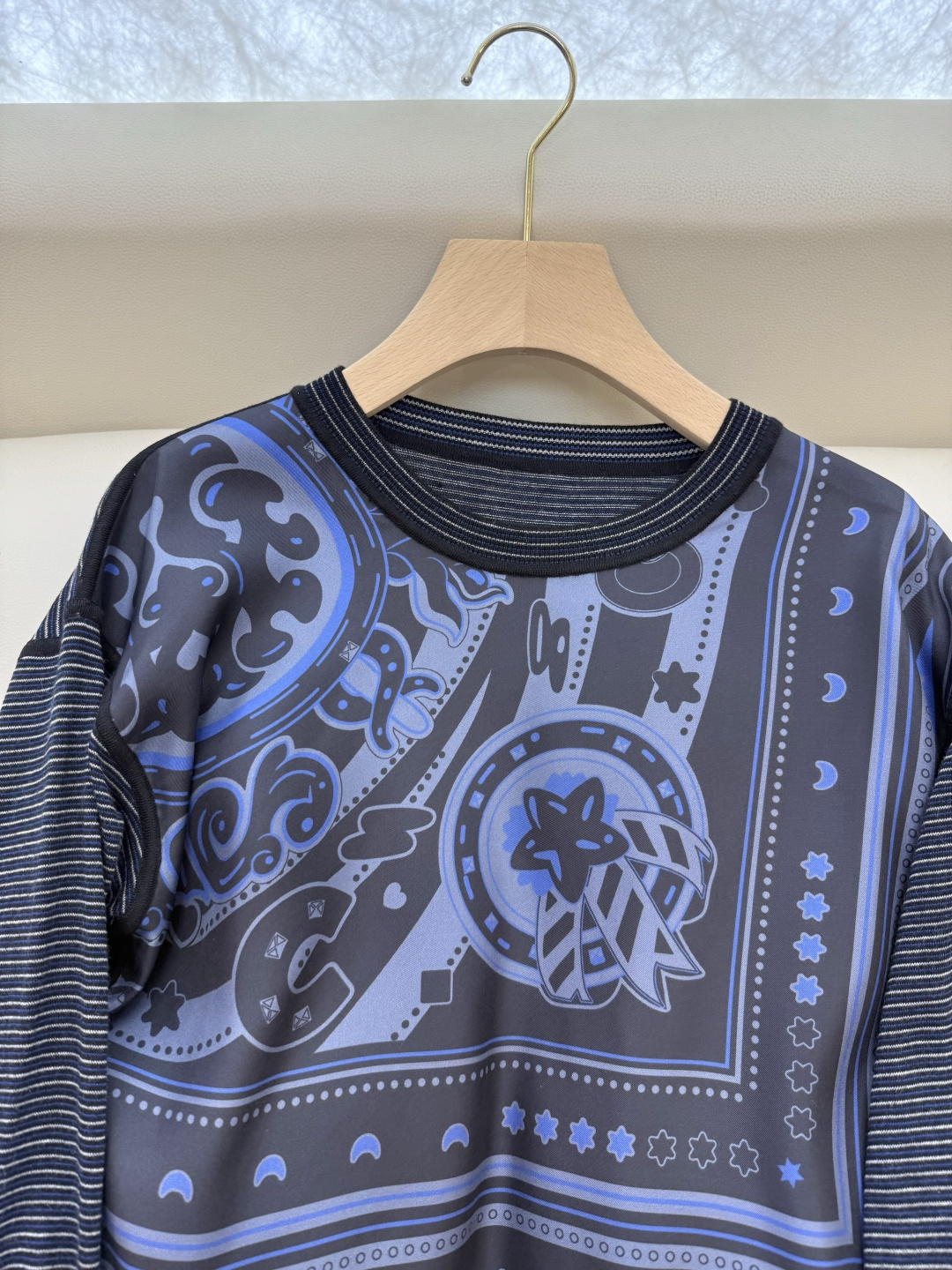 H32583#新款羊毛针织💕H家爱马仕 真丝印花拼接 羊毛针织衫 藏青色 杏色 S-X XL