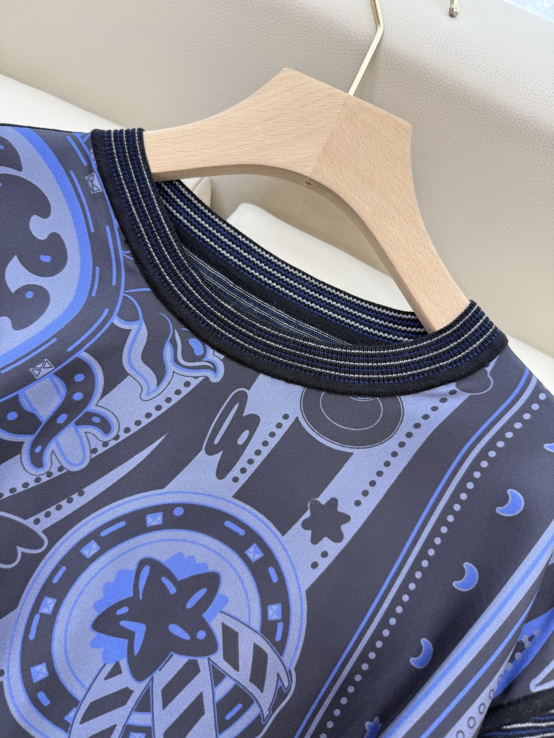 H32583#新款羊毛针织💕H家爱马仕 真丝印花拼接 羊毛针织衫 藏青色 杏色 S-X XL