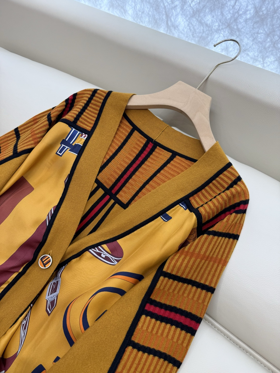 H32580#新款羊毛针织💕H家 爱马仕拼接款 100% 真丝拼接20% 羊毛长袖 开衫 羊毛针织衫 黑