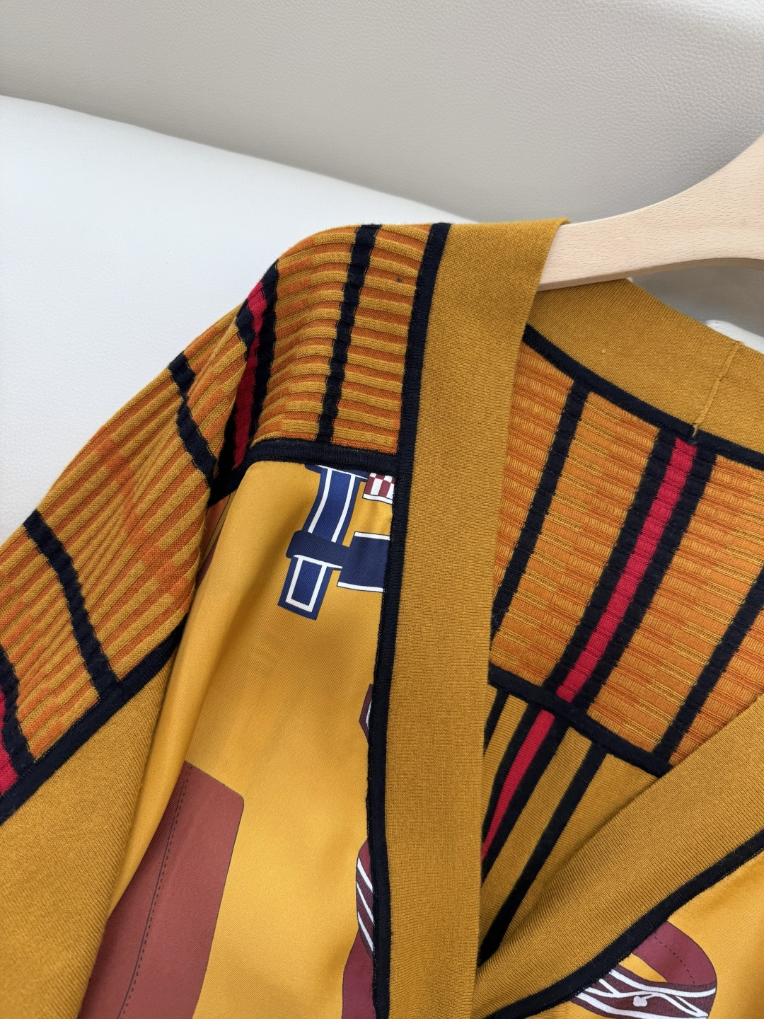 H32580#新款羊毛针织💕H家 爱马仕拼接款 100% 真丝拼接20% 羊毛长袖 开衫 羊毛针织衫 黑