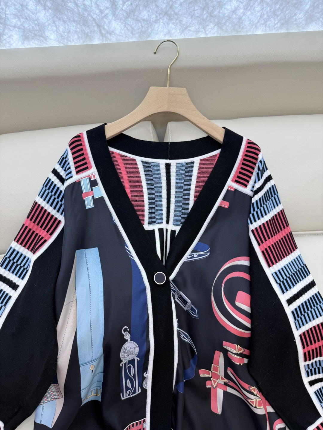 H32580#新款羊毛针织💕H家 爱马仕拼接款 100% 真丝拼接20% 羊毛长袖 开衫 羊毛针织衫 黑