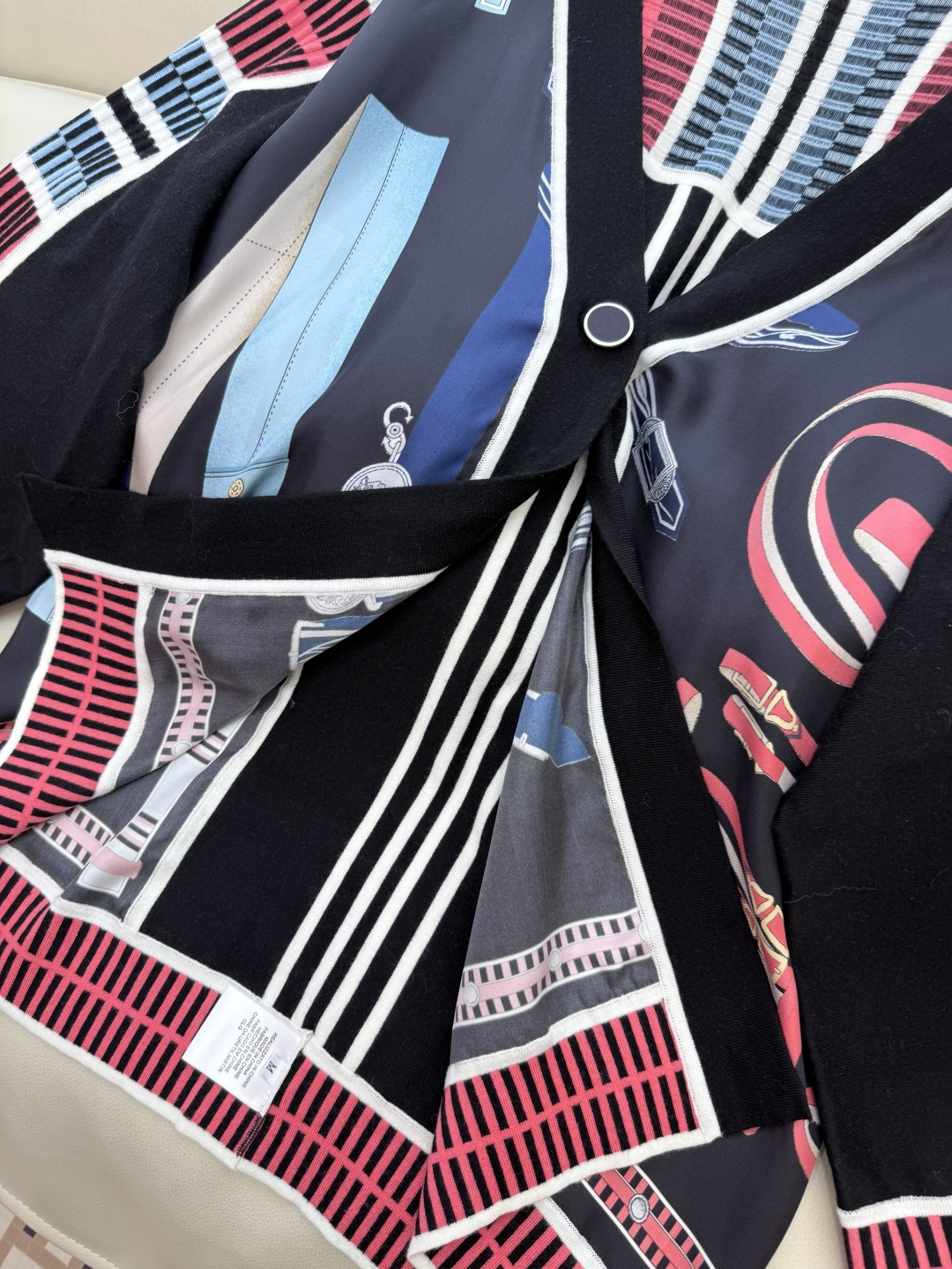 H32580#新款羊毛针织💕H家 爱马仕拼接款 100% 真丝拼接20% 羊毛长袖 开衫 羊毛针织衫 黑