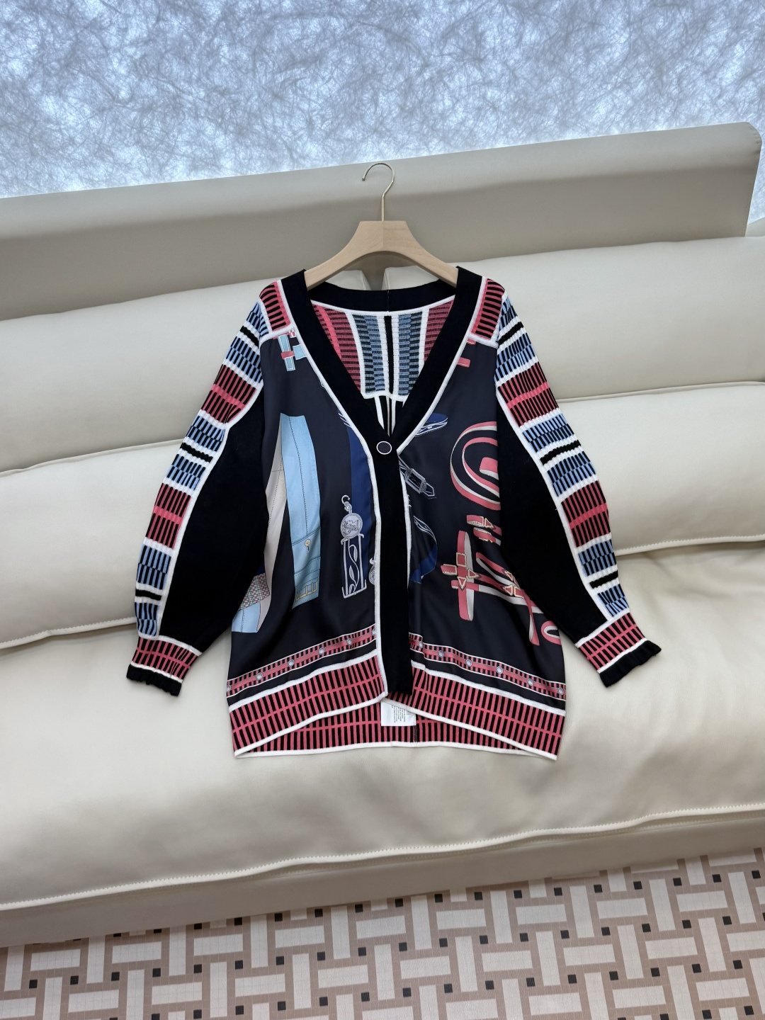 H32580#新款羊毛针织💕H家 爱马仕拼接款 100% 真丝拼接20% 羊毛长袖 开衫 羊毛针织衫 黑