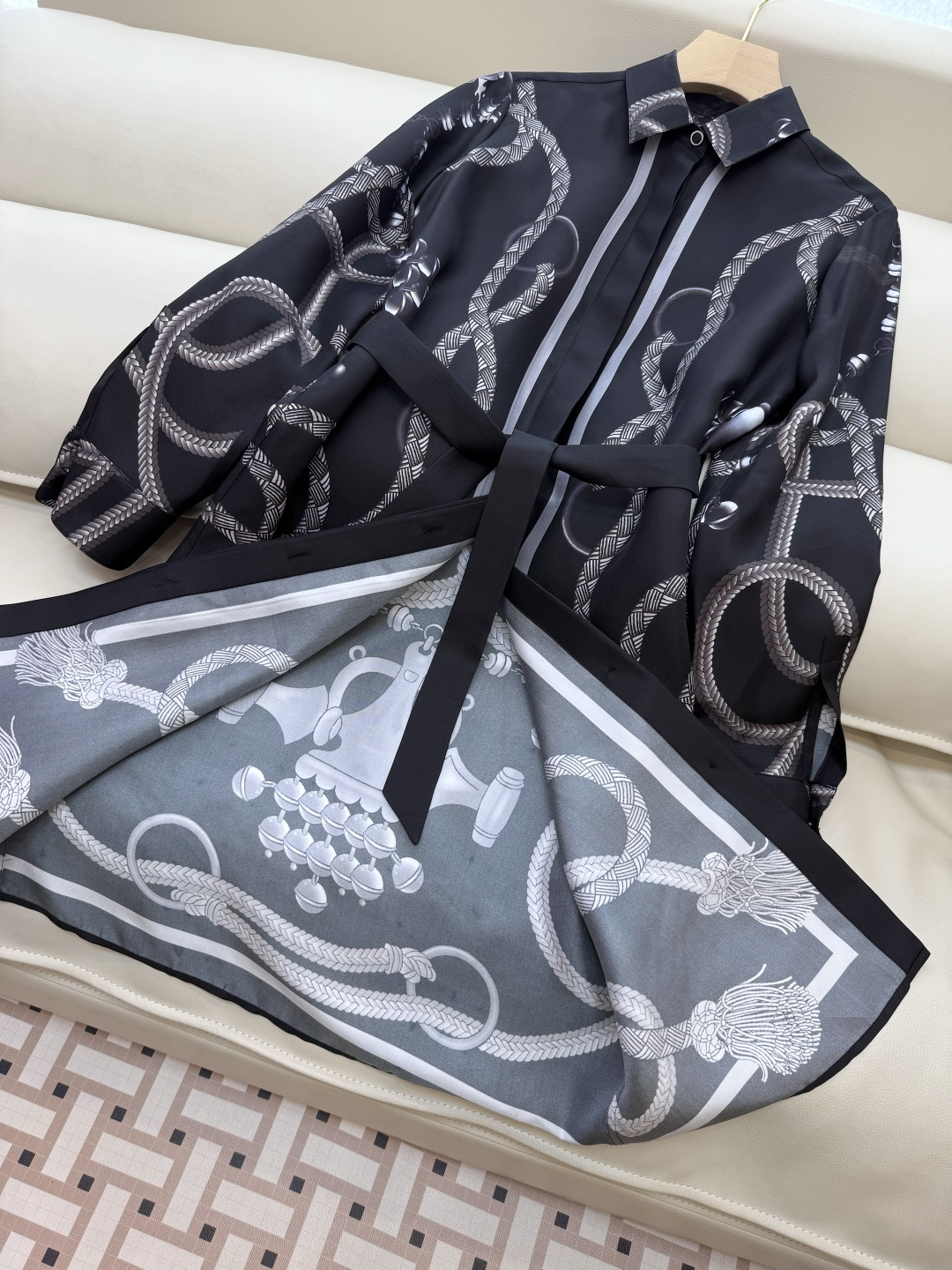 H32584#新款连衣裙💕H家 定位印花100% 真丝长袖 长款连衣裙 黑色 粉色 S-X L