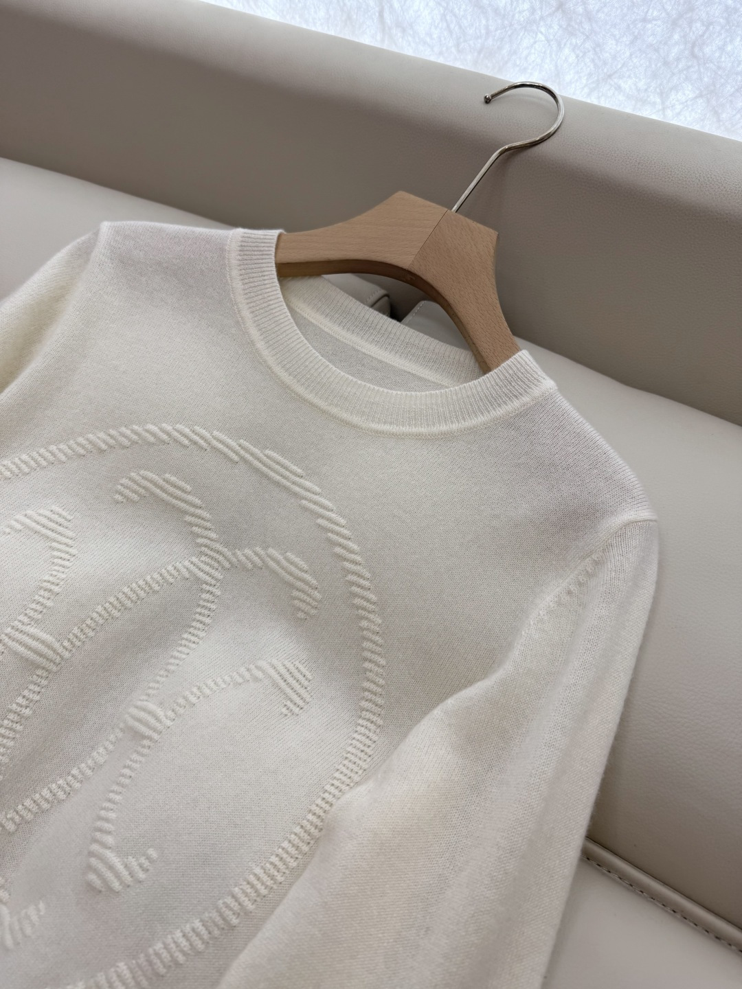 H32579#新款羊毛针织💕H家 爱马仕 绣花 100%羊绒 长袖 羊毛针织衫 白色 红色 咖色 S-X