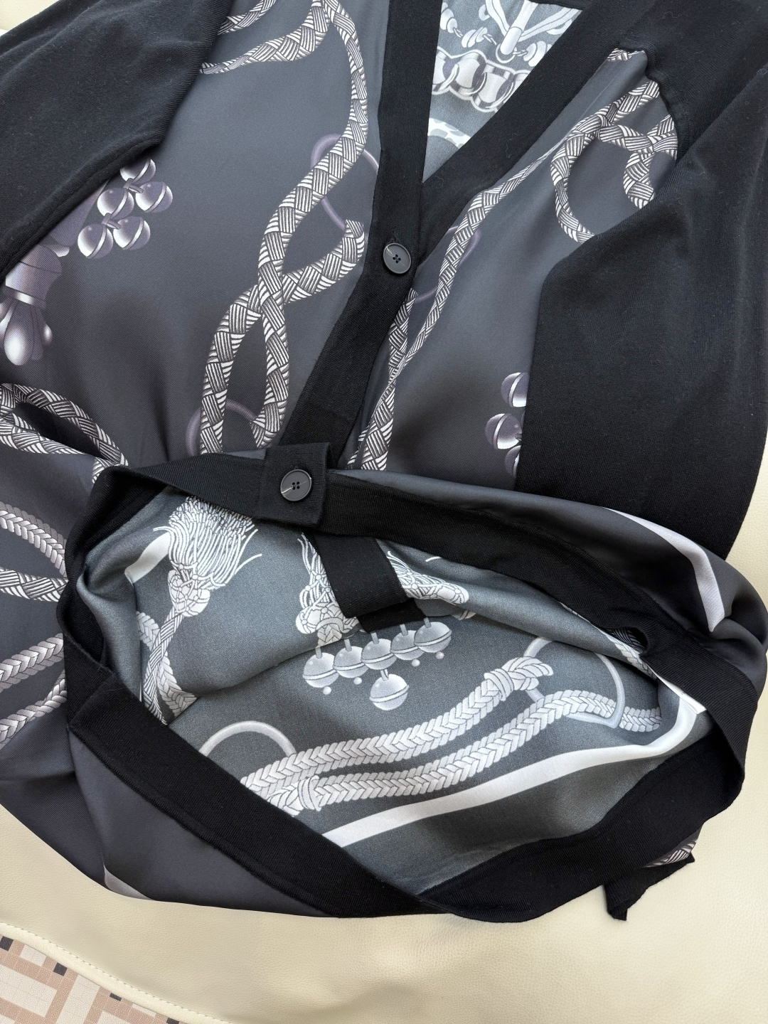 H32585#新款开衫💕H家 定位印花100% 真丝拼接羊毛 长袖开衫外套 米白色 黑色 粉色 S-X 