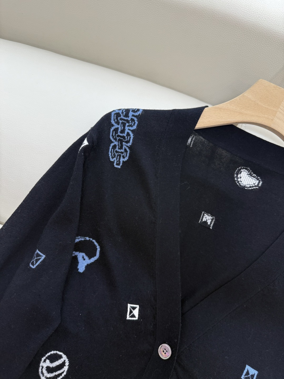 H32578#新款羊毛针织💕H家 爱马仕 绣花 100% 羊毛长袖开衫 羊毛针织衫 白色 黑色 S-XL