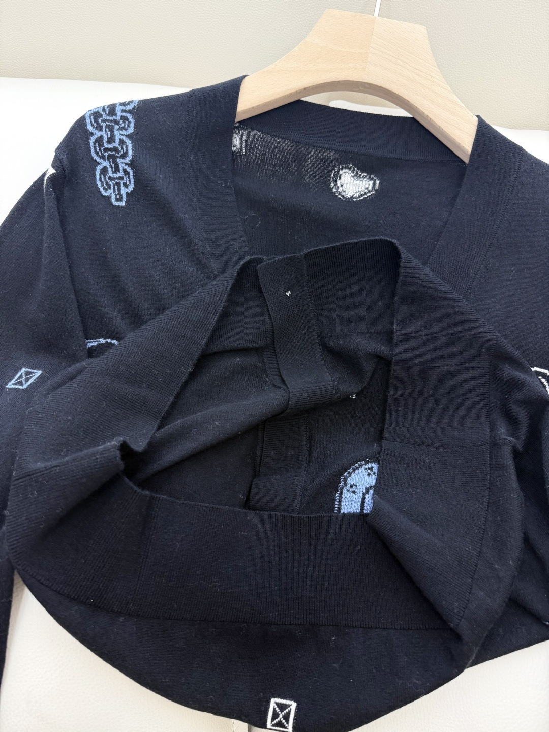 H32578#新款羊毛针织💕H家 爱马仕 绣花 100% 羊毛长袖开衫 羊毛针织衫 白色 黑色 S-XL