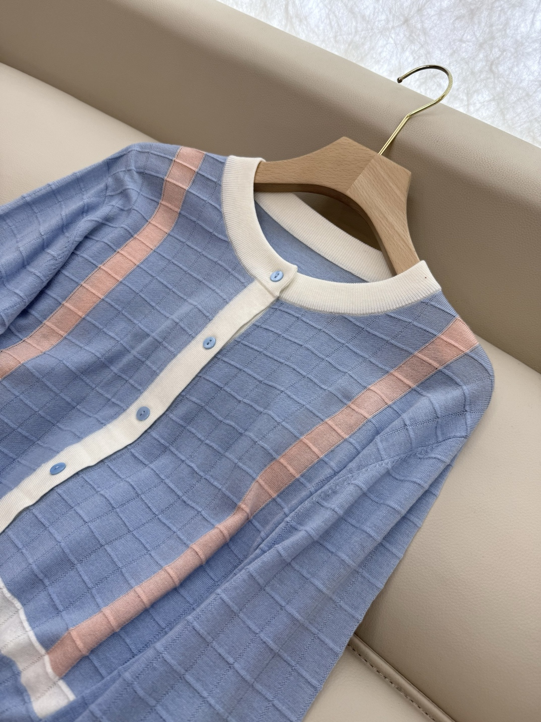 H32517#新款针织衫💕H家 马蹄图 15%羊毛 10% 真丝 针织面料 定位绣花长袖开衫针织衫 咖色