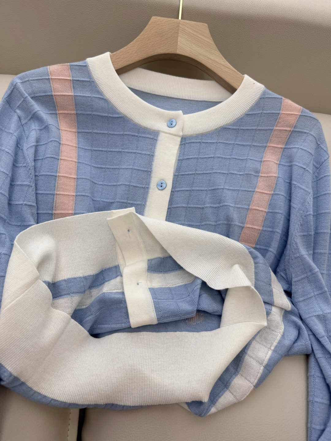 H32517#新款针织衫💕H家 马蹄图 15%羊毛 10% 真丝 针织面料 定位绣花长袖开衫针织衫 咖色