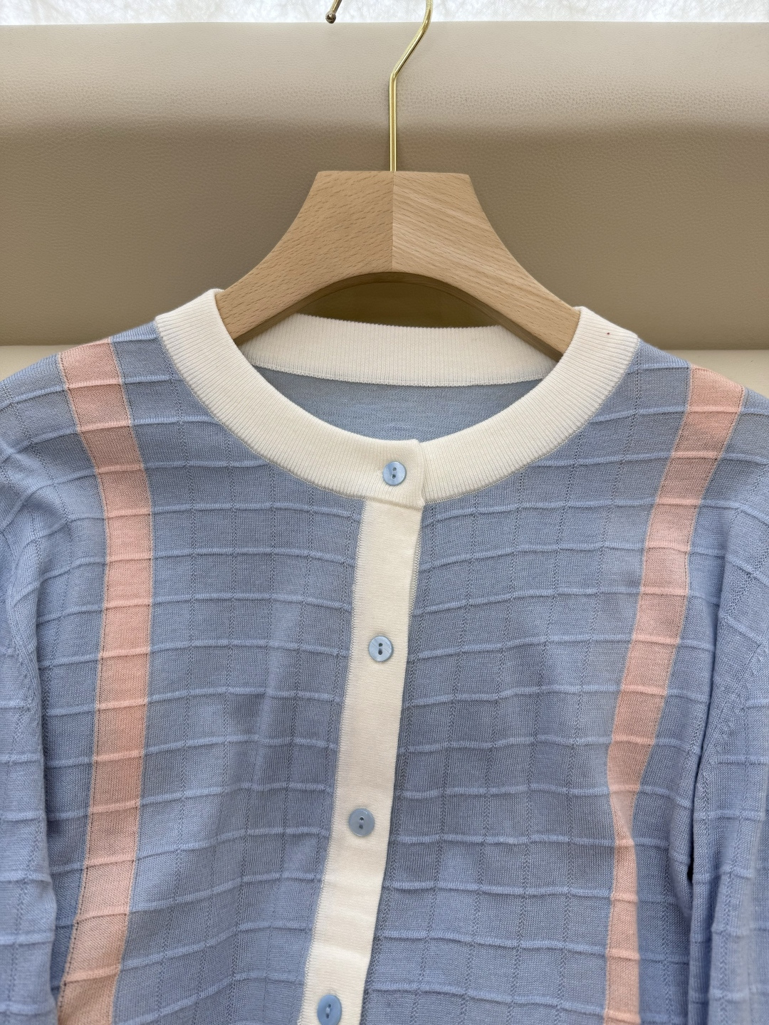 H32517#新款针织衫💕H家 马蹄图 15%羊毛 10% 真丝 针织面料 定位绣花长袖开衫针织衫 咖色