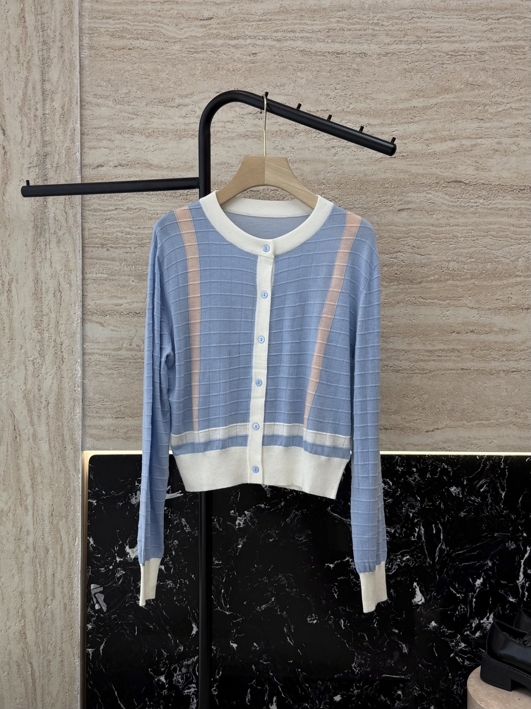 NO:535722,H32517# new knitted sweater H home horseshoe drawing 15 wool 10 silk knitted fabric positioned embroidered long-sleeved cardigan knitted sweater brown blue beige SMLXL, real silk, alexander wang19860909H32517#新款针织衫 H家 马蹄图 15羊毛 10 真丝 针织面料 定位绣花长袖开衫针织衫 咖色 蓝色 米色 SMLXL,,real silk,alexander wang,Women's clothing