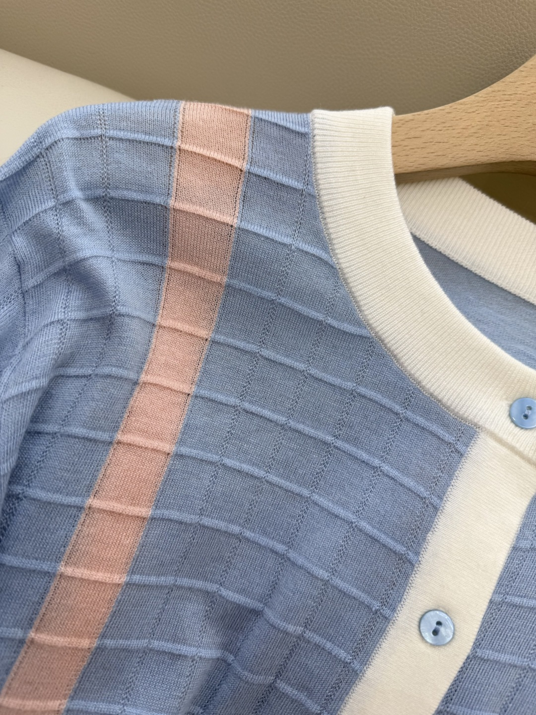 H32517#新款针织衫💕H家 马蹄图 15%羊毛 10% 真丝 针织面料 定位绣花长袖开衫针织衫 咖色