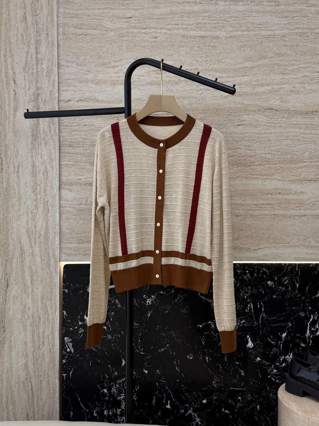 H32517#新款针织衫💕H家 马蹄图 15%羊毛 10% 真丝 针织面料 定位绣花长袖开衫针织衫 咖色