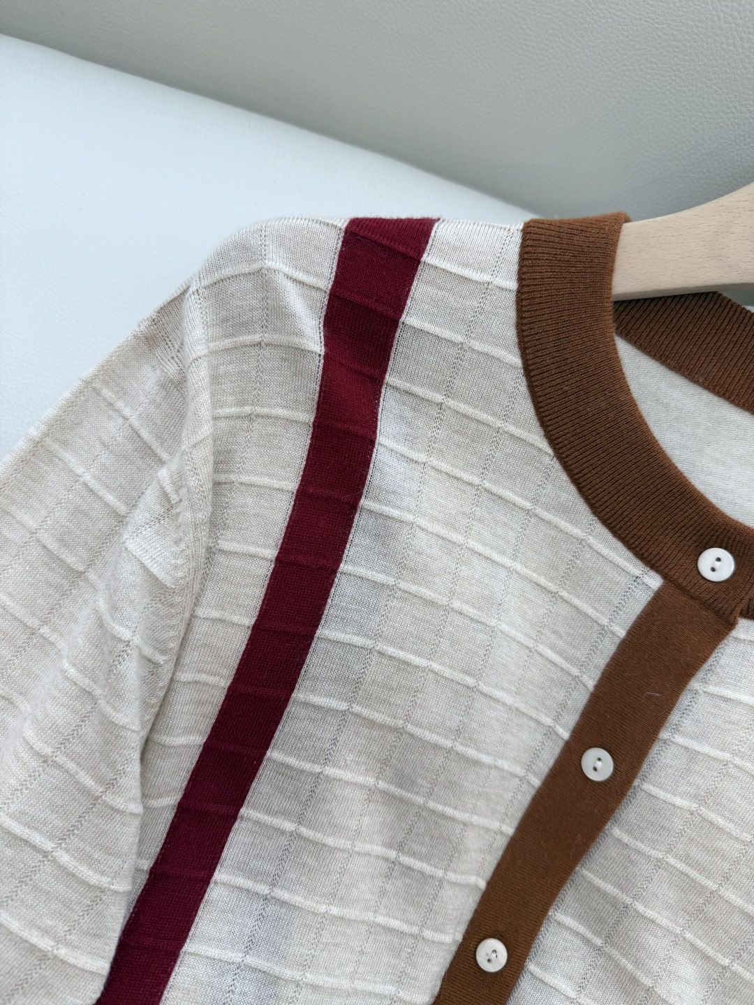 H32517#新款针织衫💕H家 马蹄图 15%羊毛 10% 真丝 针织面料 定位绣花长袖开衫针织衫 咖色