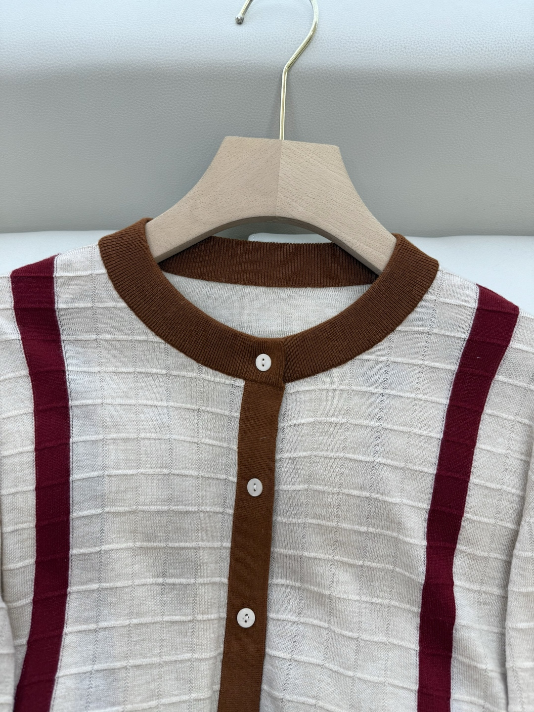 H32517#新款针织衫💕H家 马蹄图 15%羊毛 10% 真丝 针织面料 定位绣花长袖开衫针织衫 咖色