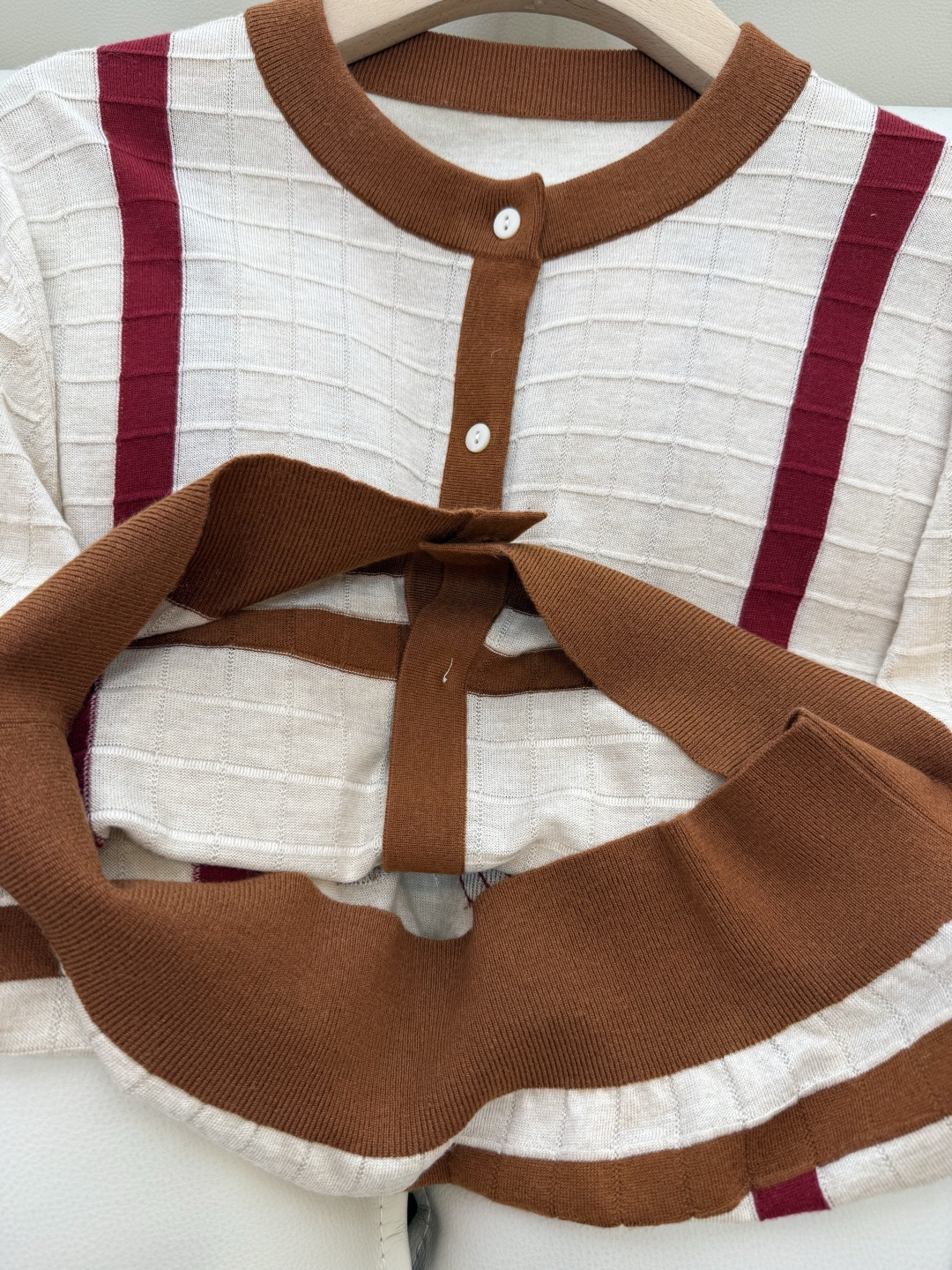 H32517#新款针织衫💕H家 马蹄图 15%羊毛 10% 真丝 针织面料 定位绣花长袖开衫针织衫 咖色