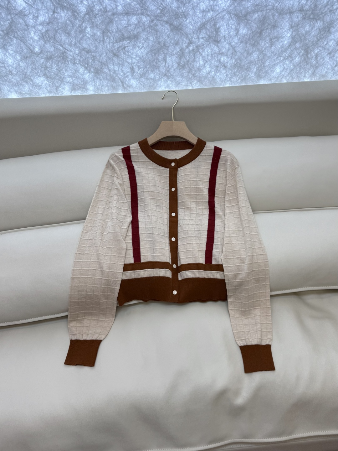 H32517#新款针织衫💕H家 马蹄图 15%羊毛 10% 真丝 针织面料 定位绣花长袖开衫针织衫 咖色