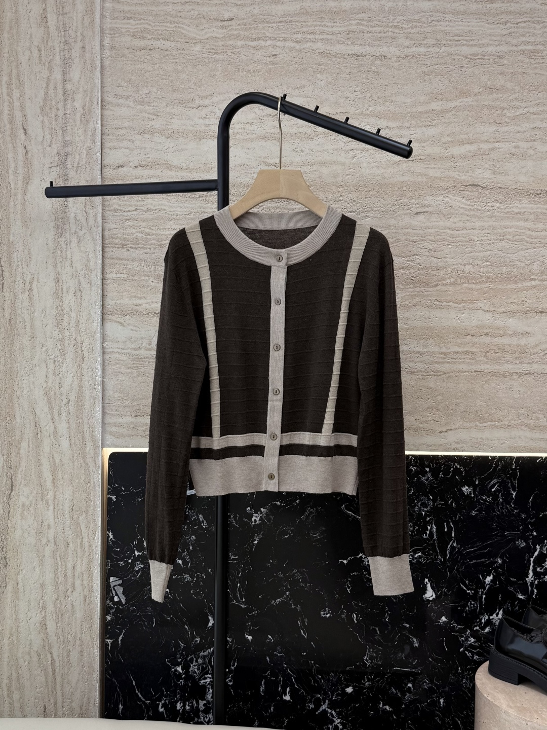 NO:535718,H32517# new knitted sweater P H home horseshoe drawing 15 wool 10 silk knitted fabric positioned embroidered long-sleeved cardigan knitted sweater brown blue beige SMLXL, real silk, alexander wang19860909H32517#新款针织衫P H家 马蹄图 15羊毛 10 真丝 针织面料 定位绣花长袖开衫针织衫 咖色 蓝色 米色 SMLXL,,real silk,alexander wang,Women's clothing