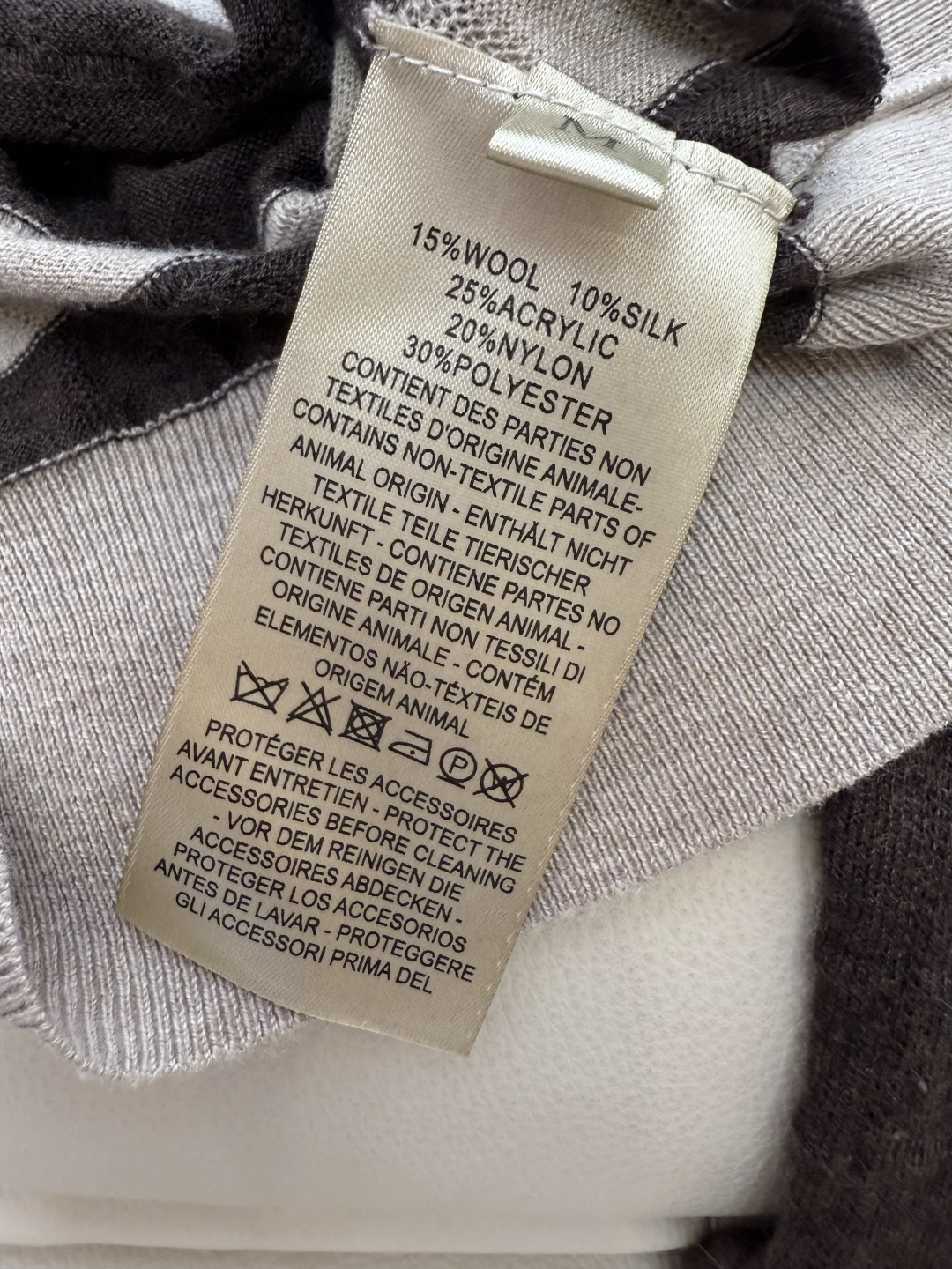 H32517#新款针织衫💕H家 马蹄图 15%羊毛 10% 真丝 针织面料 定位绣花长袖开衫针织衫 咖色