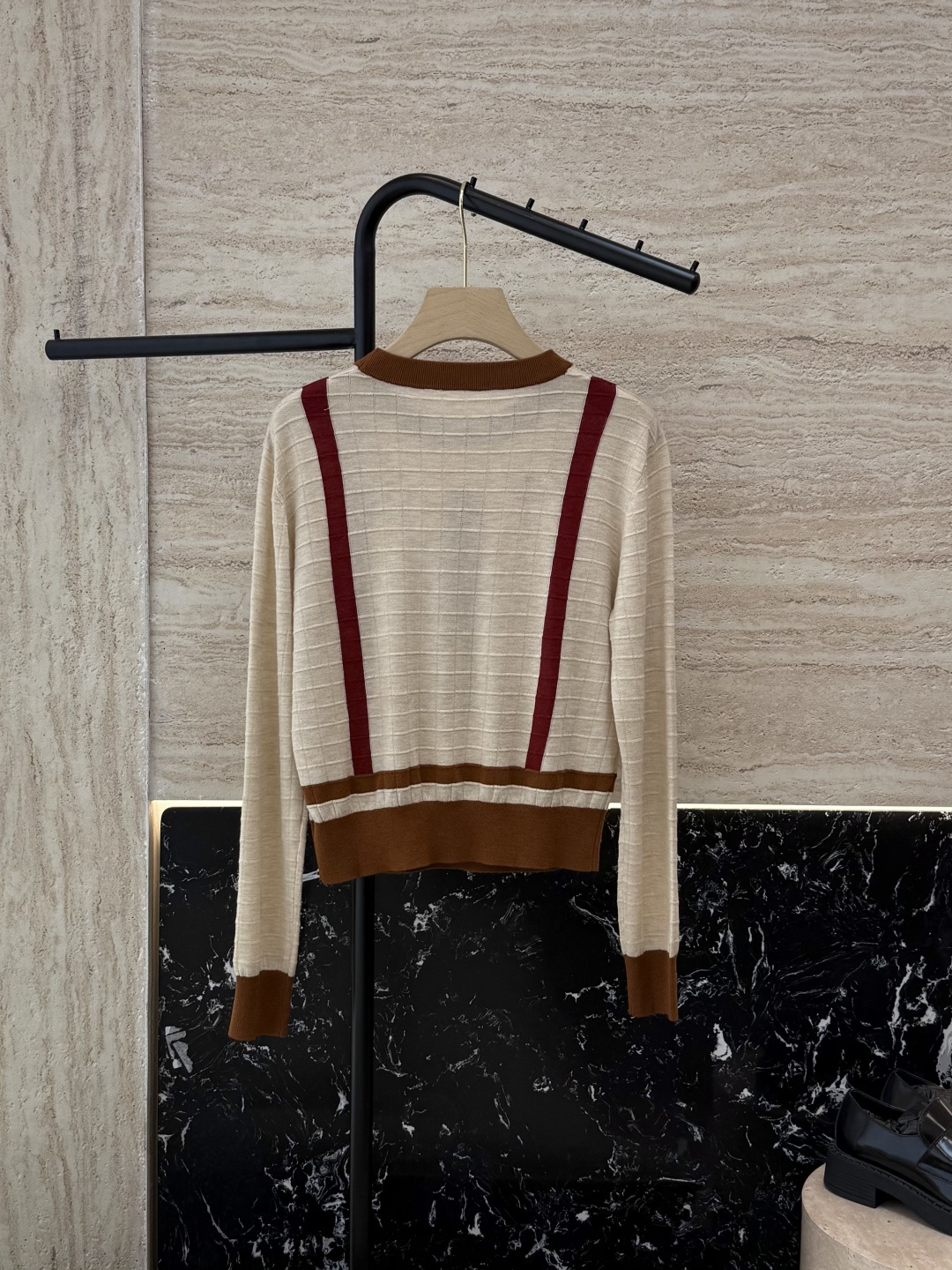 H32581#新款针织衫💕H家 马蹄图 15%羊毛 10% 真丝 针织面料 定位绣花长袖套头 针织衫 咖