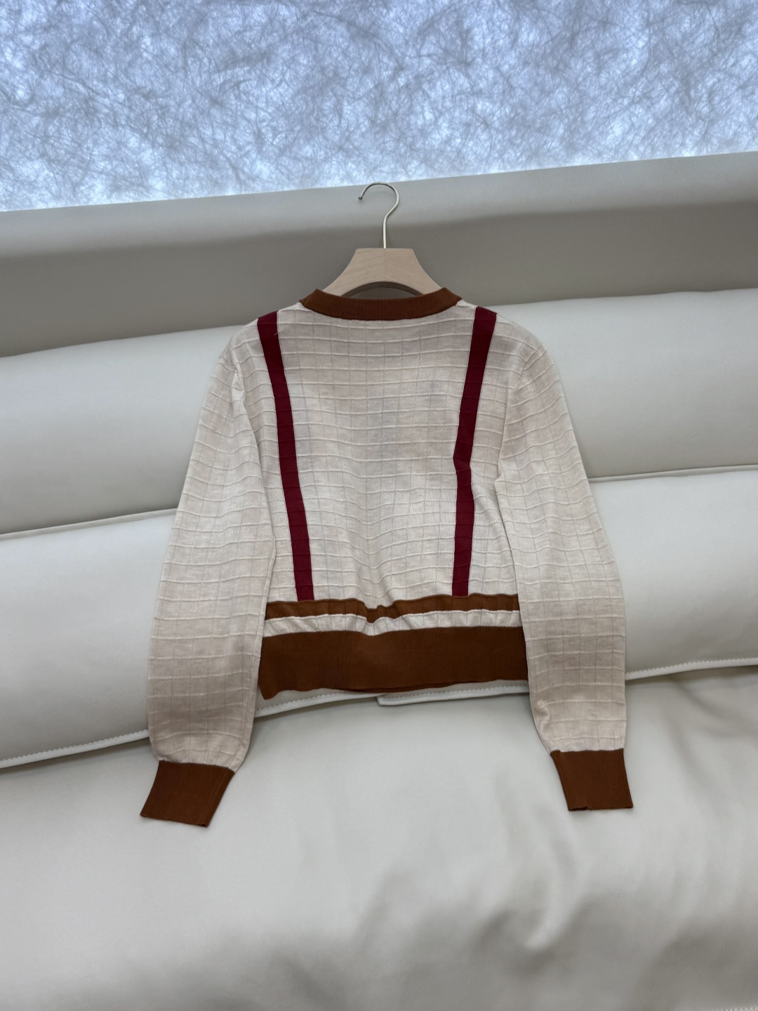 H32581#新款针织衫💕H家 马蹄图 15%羊毛 10% 真丝 针织面料 定位绣花长袖套头 针织衫 咖