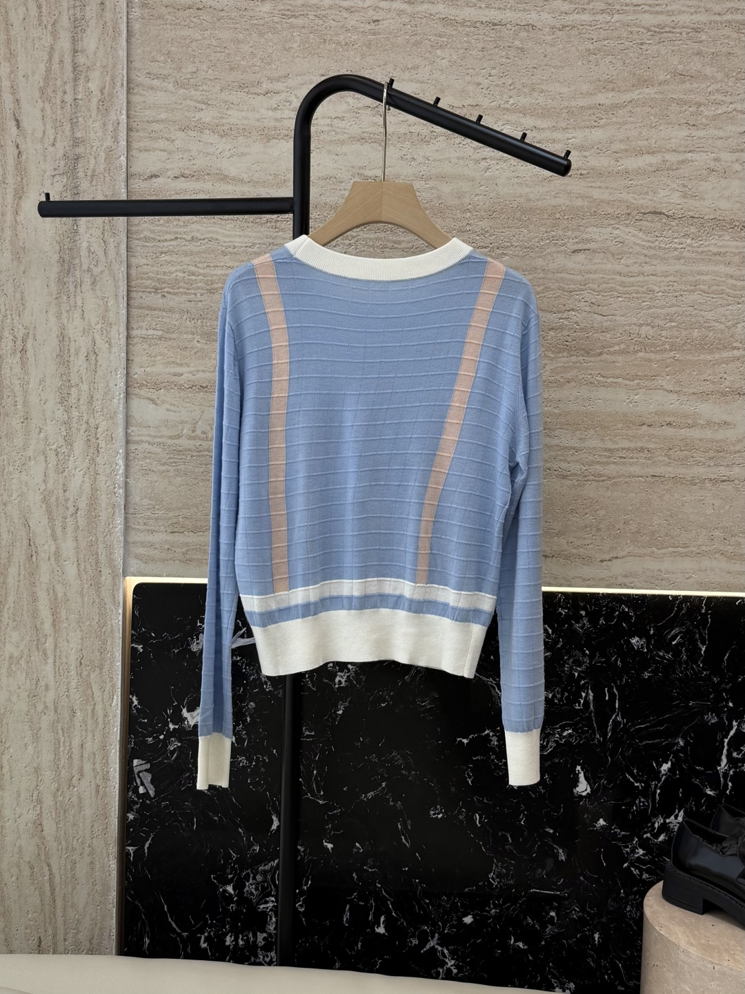 H32581#新款针织衫💕H家 马蹄图 15%羊毛 10% 真丝 针织面料 定位绣花长袖套头 针织衫 咖