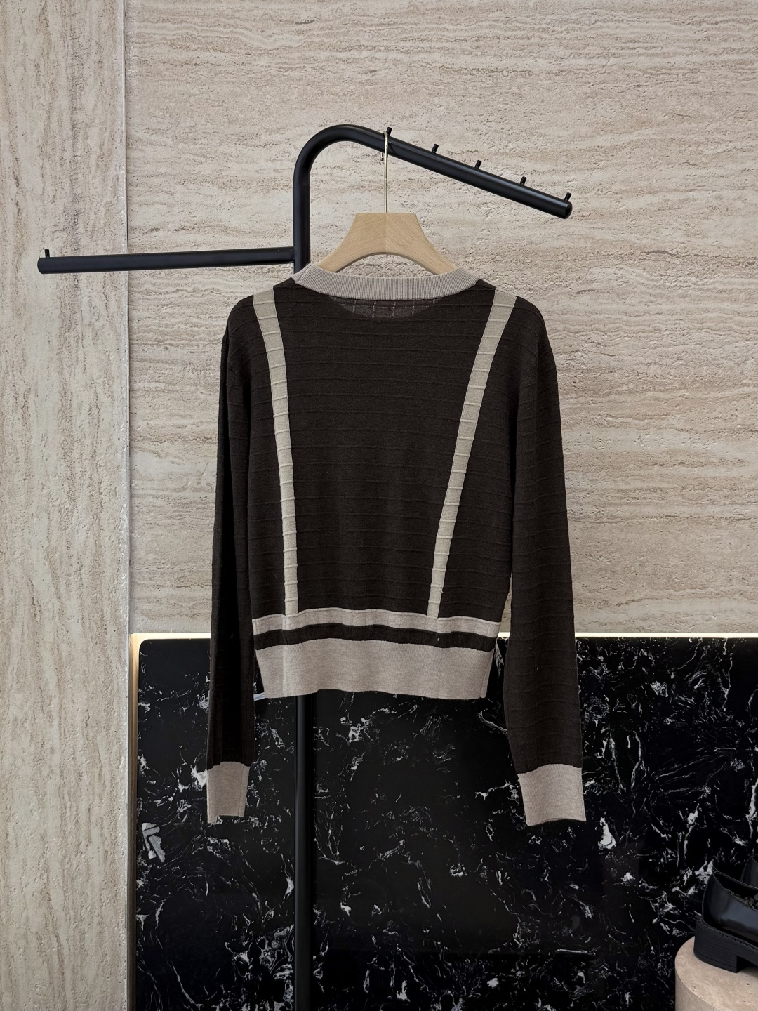 H32581#新款针织衫💕H家 马蹄图 15%羊毛 10% 真丝 针织面料 定位绣花长袖套头 针织衫 咖