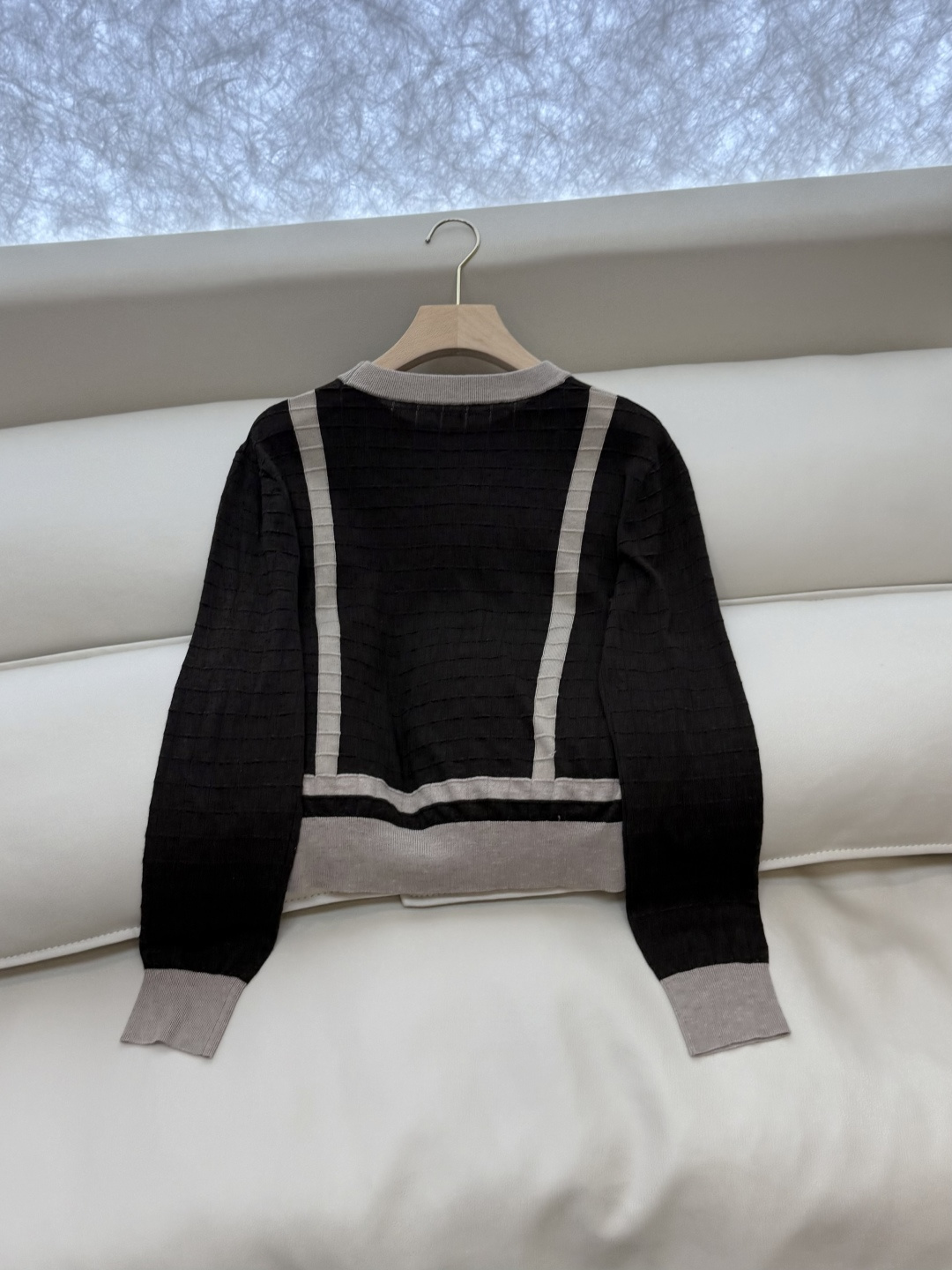 H32581#新款针织衫💕H家 马蹄图 15%羊毛 10% 真丝 针织面料 定位绣花长袖套头 针织衫 咖