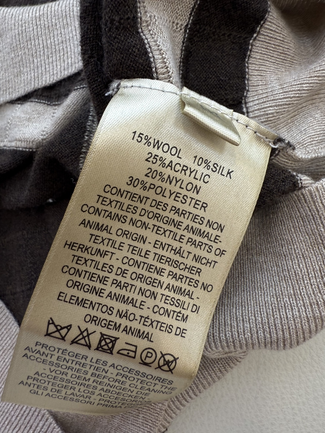 H32581#新款针织衫💕H家 马蹄图 15%羊毛 10% 真丝 针织面料 定位绣花长袖套头 针织衫 咖