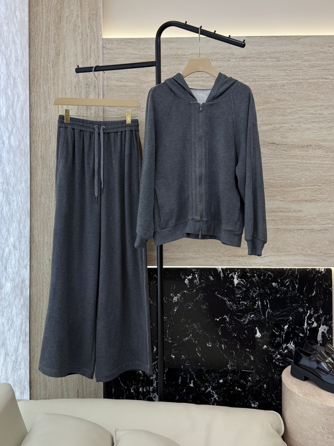 NO:544662,LZ25070# new suit P BC brushed style autumn and winter suit chain decoration Zipper jacket trousers suit Five colors SML,,jackets & coats,alexander wang19860909LZ25070#新款套装P BC 拉绒款 秋冬套装 链条装饰 拉链外套长裤套装 五色 SML,,jackets & coats,alexander wang,Women's clothing