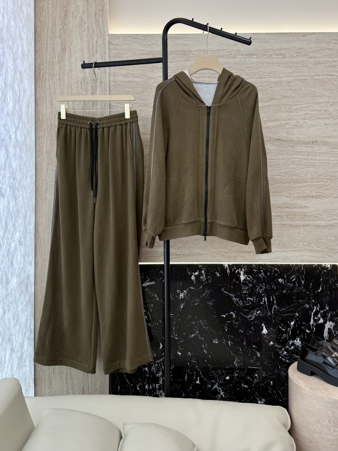 NO:544639,LZ25070# new set BC brushed style autumn and winter set Chain decoration Zipper jacket trousers suit Five colors SML,,jackets & coats,alexander wang19860909LZ25070#新款套装 BC 拉绒款 秋冬套装 链条装饰 拉链外套长裤套装 五色 SML,,jackets & coats,alexander wang,Women's clothing