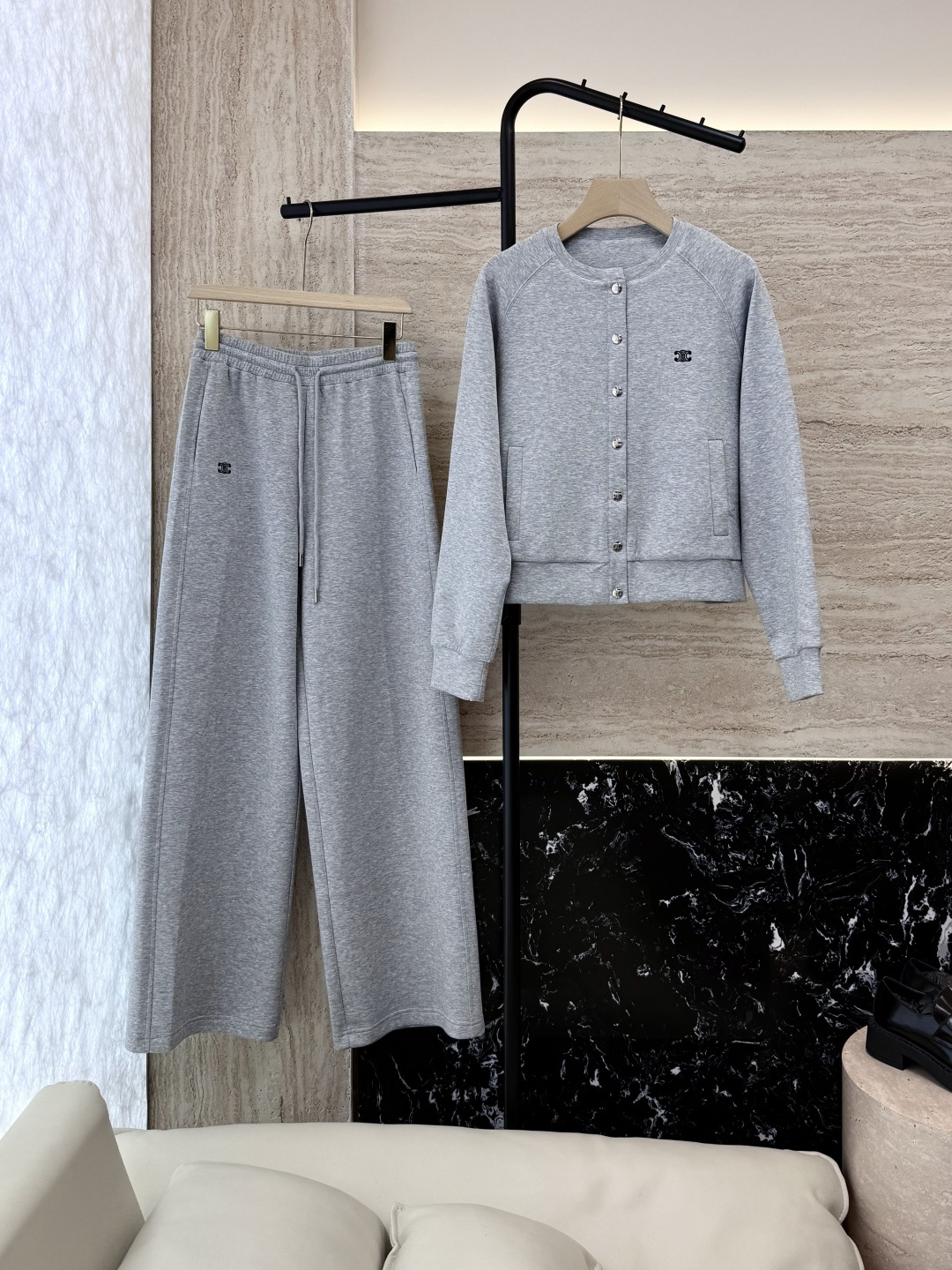 NO:544645,CX0146# new suit P celine round neck cardigan jacket trousers suit gray black SML, celine, jackets & coats,alexander wang19860909CX0146#新款套装P celine 圆领 开衫外套长裤套装 灰色 黑色 SML,,celine,jackets & coats,alexander wang,Women's clothing