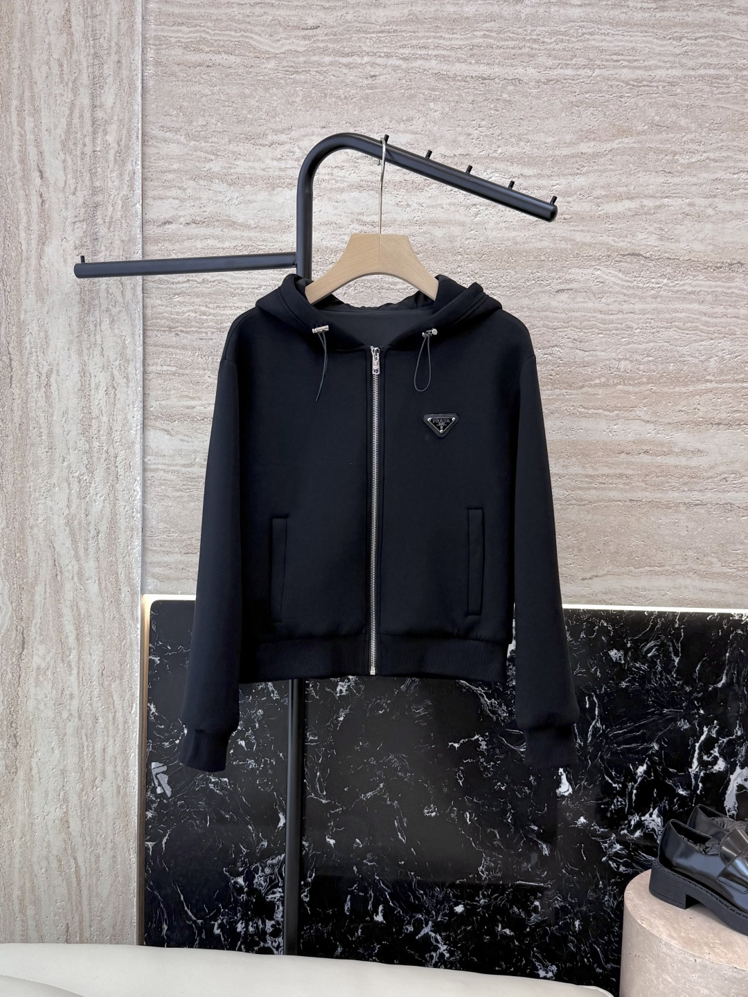 NO:544654,CX0147# new jacket P PR triangle logo with hat Zipper jacket Black Gray SML,,jackets & coats,hats,alexander wang19860909CX0147#新款外套P PR三角标 带帽 拉链款 外套 黑色 灰色 SML,,jackets & coats,hats,alexander wang,Women's clothing