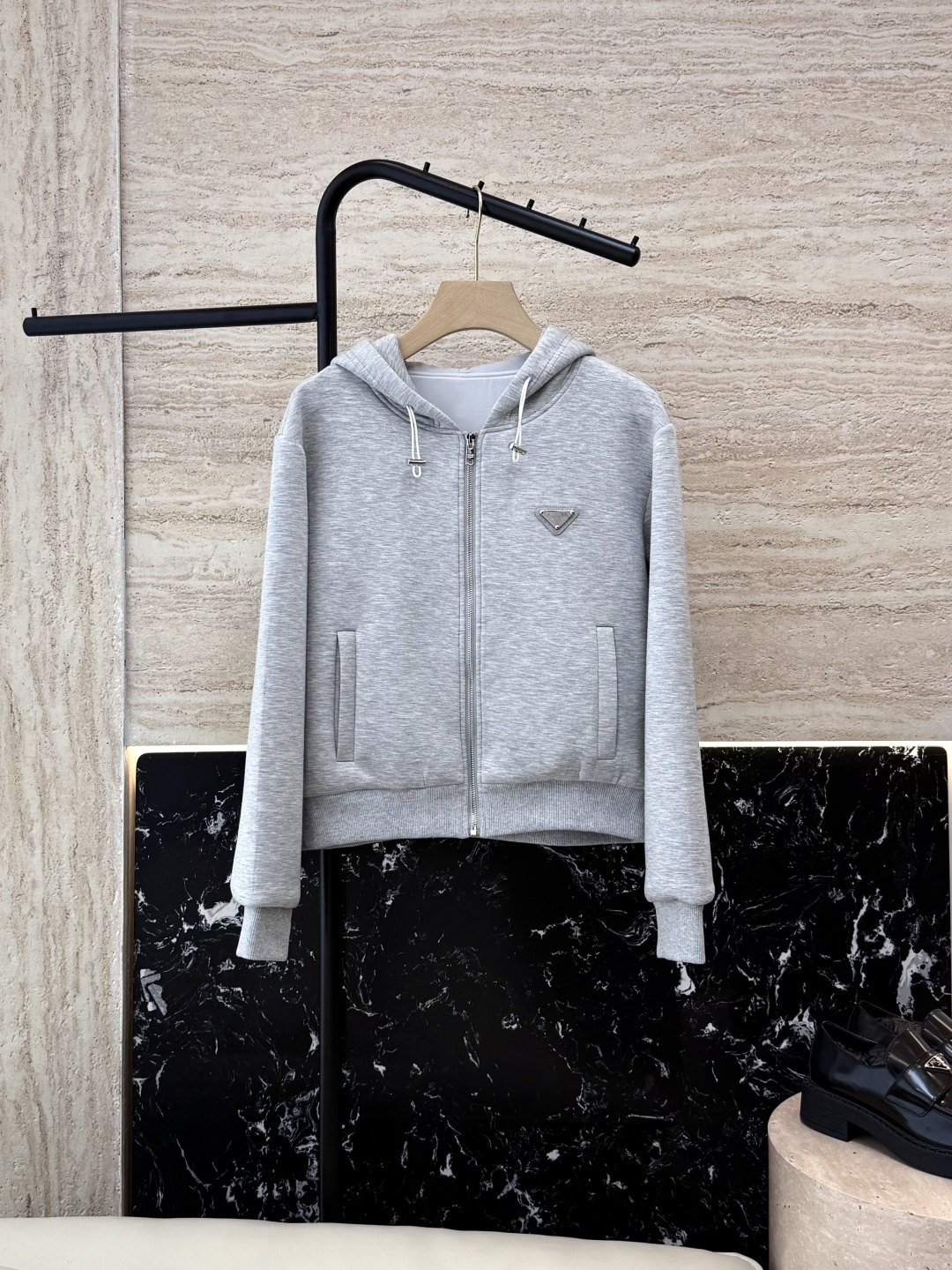 NO:544657,CX0147# new jacket PR triangle logo with hat Zipper jacket Black Gray SML,,jackets & coats,hats,alexander wang19860909CX0147#新款外套 PR三角标 带帽 拉链款 外套 黑色 灰色 SML,,jackets & coats,hats,alexander wang,Women's clothing