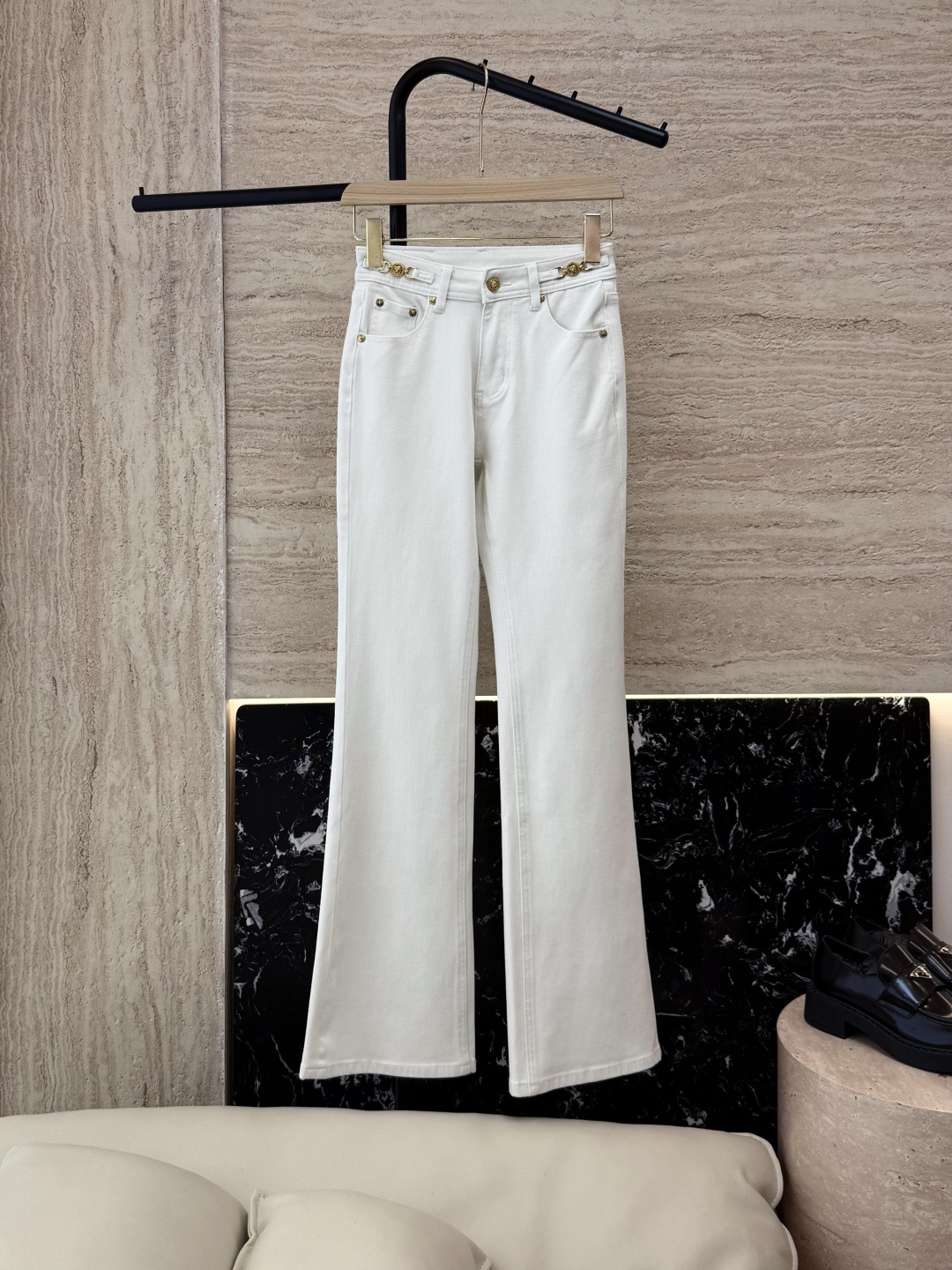 NO:544697,CX0151# new style jeans Versace gold hardware denim cotton slimming jeans white blue size 26-30, versace, jeans, alexander wang19860909CX0151#新款牛仔裤 范思哲 金色五金 牛仔棉显瘦牛仔裤 白色 蓝色 26-30码,,versace,jeans,alexander wang,Women's clothing