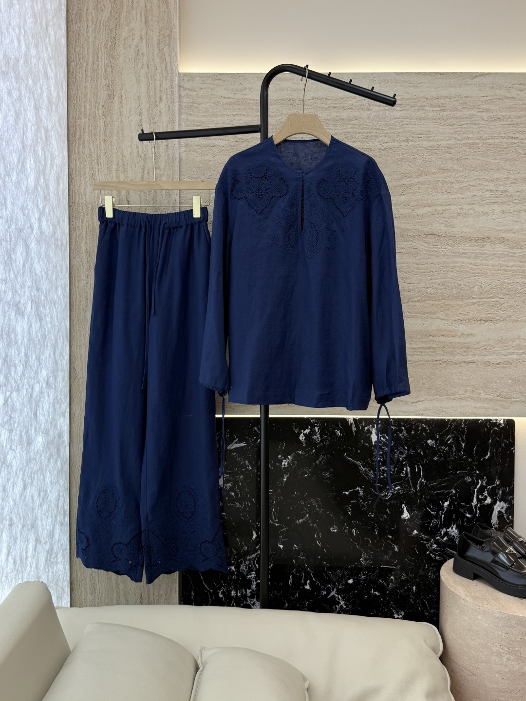 NO:545971,BS1012# new suit P Zimm hollow embroidery linen long sleeve shirt trousers suit blue white SMLXL,,shirts,alexander wang19860909BS1012#新款套装P Zimm 镂空绣花 亚麻长袖衬衫长裤套装 蓝色 白色 SMLXL,,shirts,alexander wang,Women's clothing