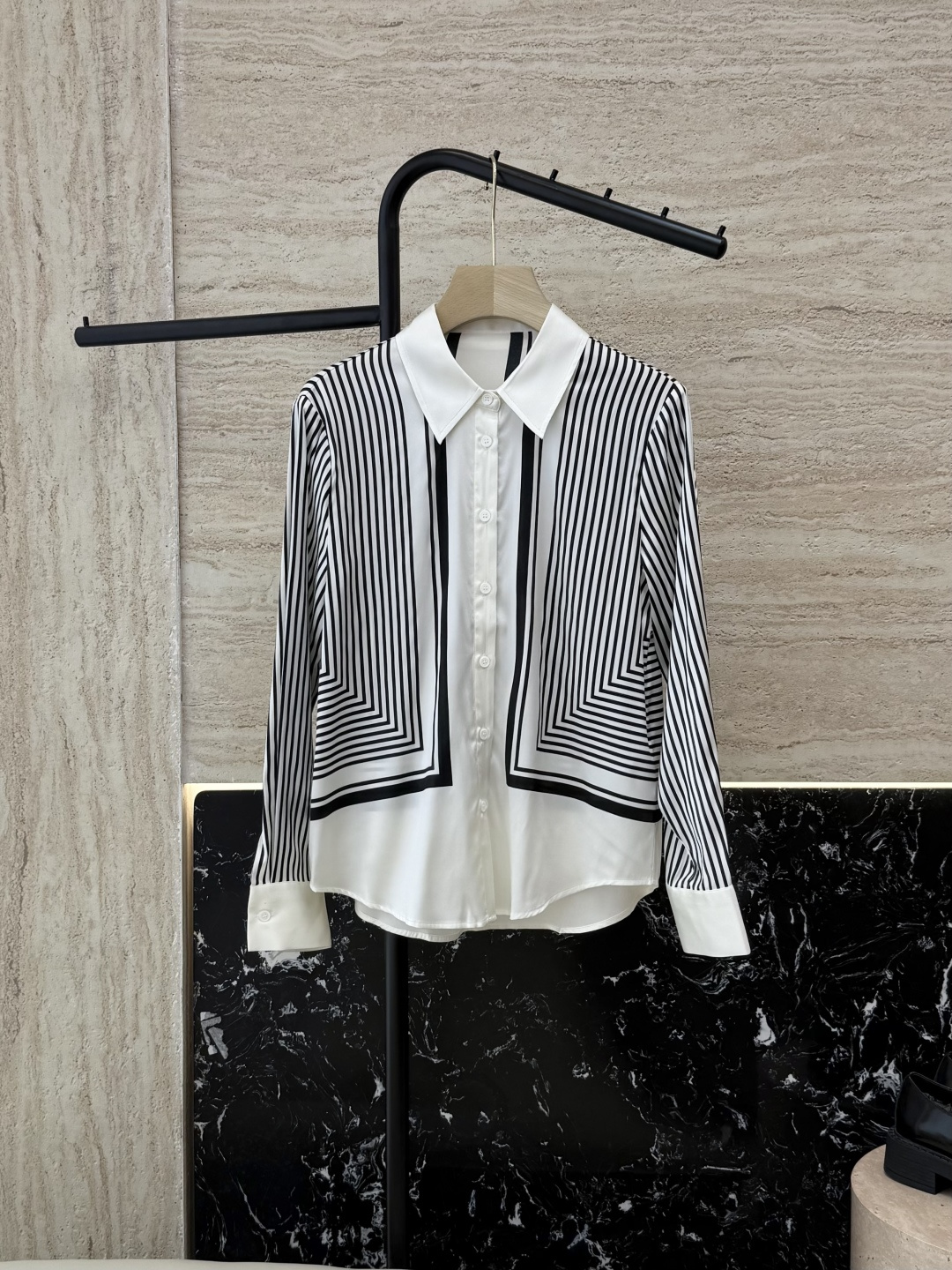 NO:545950,BS1003# new shirt Max silk striped positioning printed long-sleeved shirt 36/38/40/42,,shirts,real silk,alexander wang19860909BS1003#新款衬衫 Max 真丝条纹定位 印花长袖衬衫 36/38/40/42,,shirts,real silk,alexander wang,Women's clothing