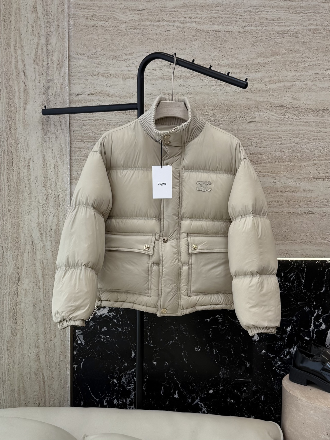 NO:547658,New down jacket with dust bag 25041# Celine latest version Top version Wool thread stand collar 90 White duck down down jacket Black Coffee beige 36/38/40,,celine,down jacket,alexander wang19860909配防尘袋25041#新款羽绒服 Celine最新款 顶级版 羊毛螺纹立领 90 白鸭绒 羽绒服 黑色 咖色 米色 36/38/40,,celine,down jacket,alexander wang,Women's clothing