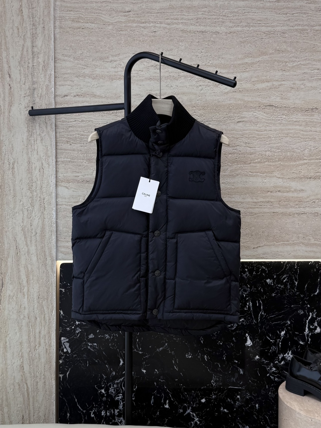 NO:547619,With dust bag 25035# new down jacket 2 Celine latest model top version wool thread stand collar 90 white duck down down vest black brown beige 36/38/40,,celine,down jacket,alexander wang19860909配防尘袋25035#新款羽绒服2 Celine最新款 顶级版 羊毛螺纹立领 90 白鸭绒 羽绒马甲 黑色 咖色 米色 36/38/40,,celine,down jacket,alexander wang,Women's clothing