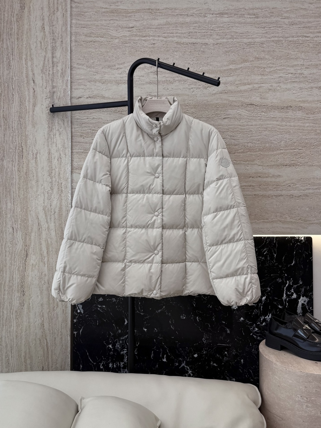NO:547636,With dust bag WHL019# new down jacket Mon masked top version 90 white goose down jacket square stand collar down jacket Black beige size 1-2-3, Moncler, down jacket, alexander wang19860909配防尘袋WHL019#新款羽绒服Mon 蒙口 顶级版 90 白鹅绒 方格 立领羽绒服 黑色 米色 1-2-3码,,Moncler,down jacket,alexander wang,Women's clothing