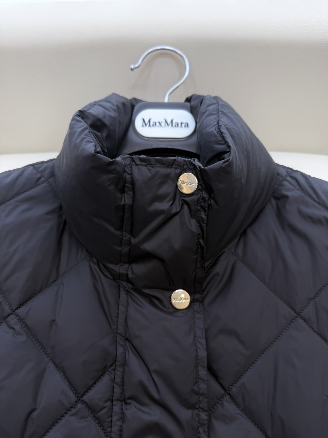 M701#新款羽绒服⚠️🌾 Max mara 顶级版 90% 白鹅绒 菱形格立领 斗篷 羽绒服 黑色 军绿色 38/40