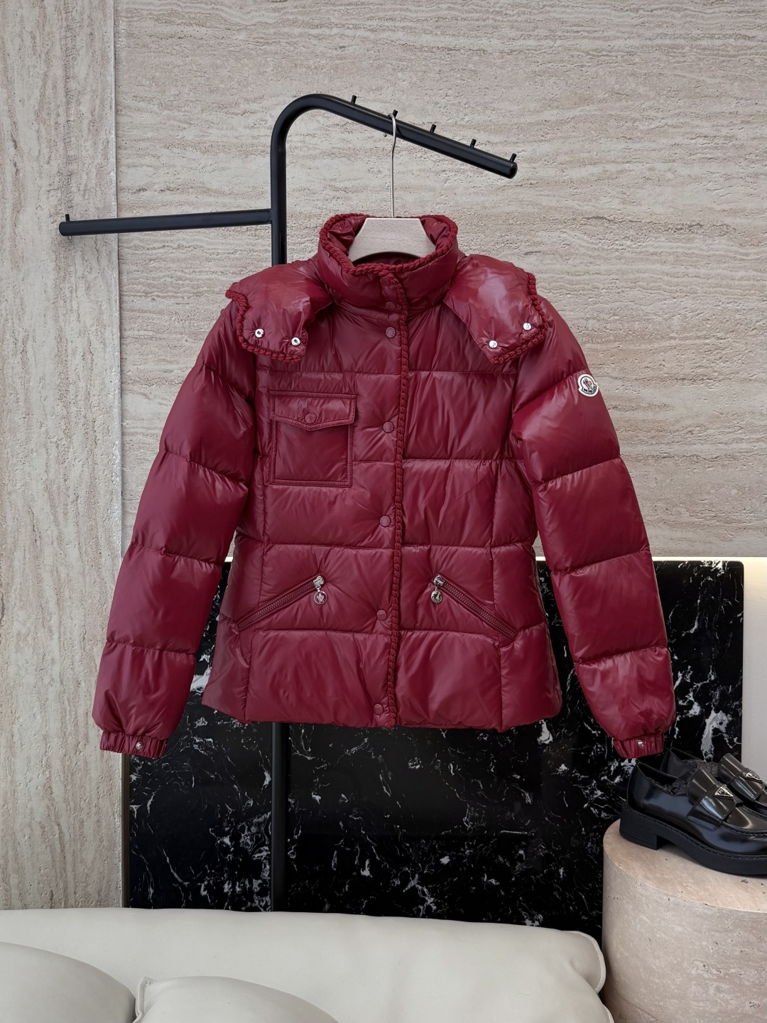 NO:547716,With dust bag M415# new down jacket P Mon masked top version 90 white goose down jacket with hat long sleeves beige red black size 1-2-3, Moncler, down jacket, hats, alexander wang19860909配防尘袋M415#新款羽绒服P Mon 蒙口 顶级版 90 白鹅绒 带帽长袖羽绒服 米色 红色 黑色 1-2-3码,,Moncler,down jacket,hats,alexander wang,Women's clothing
