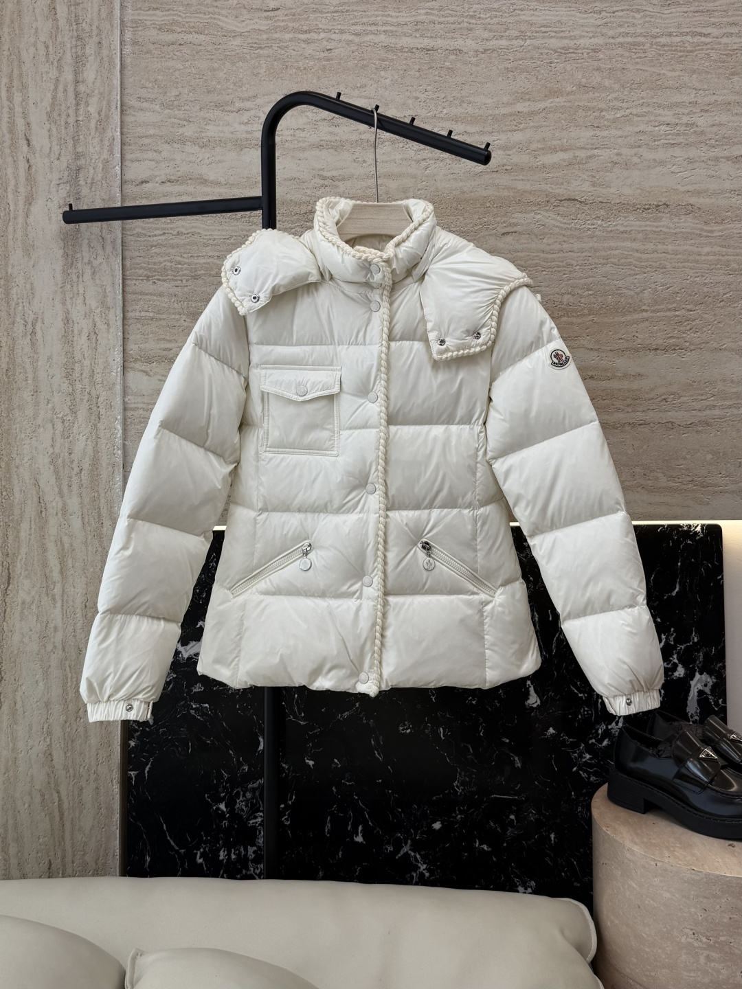 NO:547726,New down jacket with dust bag M415# Mon masked top version 90 white goose down jacket with hat long sleeves beige red black size 1-2-3, Moncler, down jacket, hats, alexander wang19860909配防尘袋M415#新款羽绒服 Mon 蒙口 顶级版 90 白鹅绒 带帽长袖羽绒服 米色 红色 黑色 1-2-3码,,Moncler,down jacket,hats,alexander wang,Women's clothing