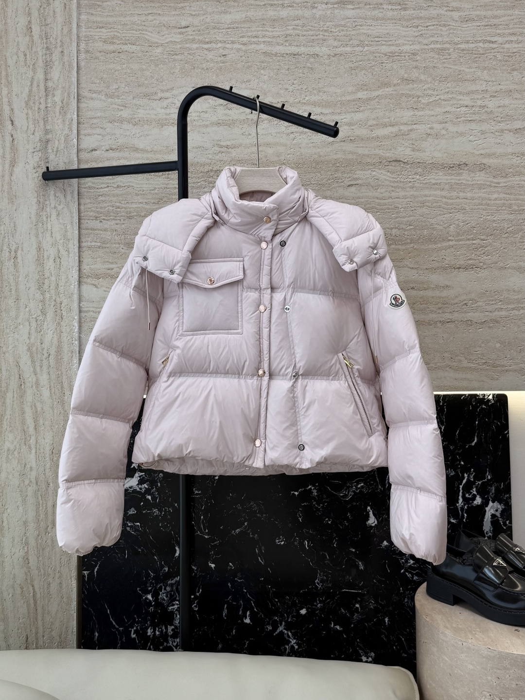 NO:547711,Comes with dust bag M418# new down jacket Mon, top version 90 white goose down hooded long-sleeved down jacket mint green cherry blossom pink black size 1-2-3,,Moncler,down jacket,hats,alexander wang19860909配防尘袋M418#新款羽绒服 Mon 蒙口 顶级版 90 白鹅绒 带帽长袖羽绒服 薄荷绿 樱花粉 黑色 1-2-3码,,Moncler,down jacket,hats,alexander wang,Women's clothing