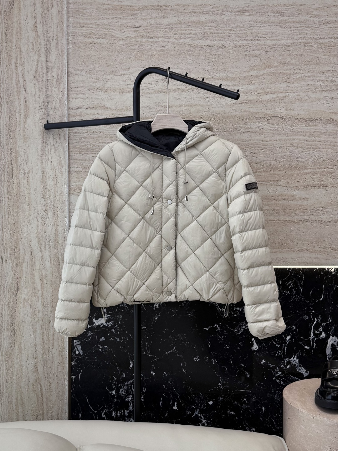 NO:567736,With dust bag M8381# new down jacket BC unstandardized 90 white goose down short diamond check down jacket black beige MLXL,,down jacket,alexander wang19860909配防尘袋M8381#新款羽绒服 BC 无标款 90 白鹅绒 短款 菱形格 羽绒服 黑色 米色 MLXL,,down jacket,alexander wang,Women's clothing